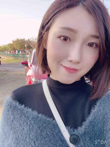 提供過年背景服務的專家周家琳