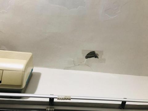 許銘峻 - 天花板剝落