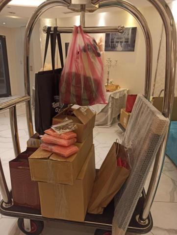 曾怡菁 - Rita在喜宴開始前會用心盤點每個道具和用品,讓婚禮順暢進行 曾怡菁 - Rita在喜宴開始前會用心盤點每個道具和用品,讓婚禮順暢進行