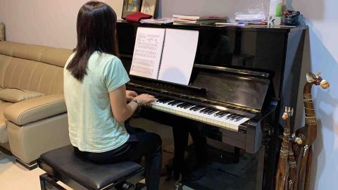 鋼琴主修古老師 - 成人媽媽 學琴不嫌晚，只怕沒時間練琴，學會留給自己一些享受興趣的時間(⁎⁍̴̛ᴗ⁍̴̛⁎)