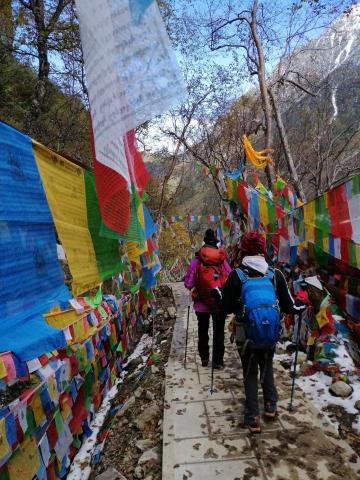 林必晟 - 陪伴 登雲南登雪山。