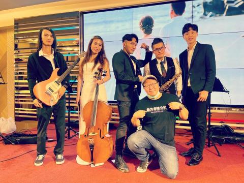 陳勻 - 婚禮樂團(吉他手)