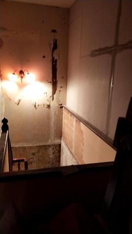 精宅美油漆工程公司 - 壁紙清除前