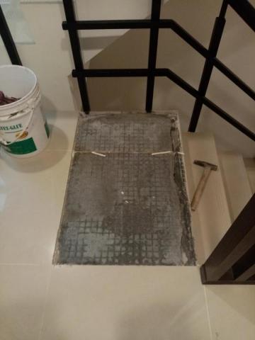 周中慶先生 - 換磁磚