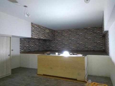 周中慶先生 - 夾層塑膠地板施工