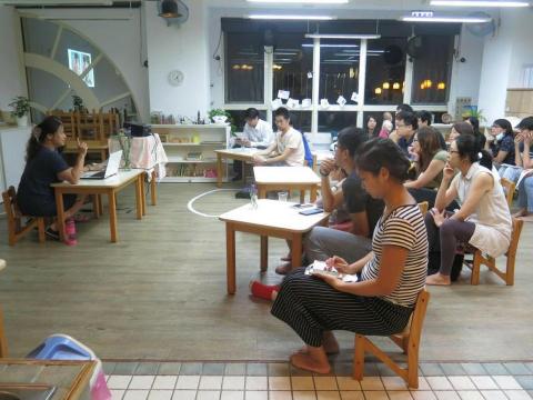 郭琪美 - 與爸爸媽媽一同分享、討論嬰幼兒發展