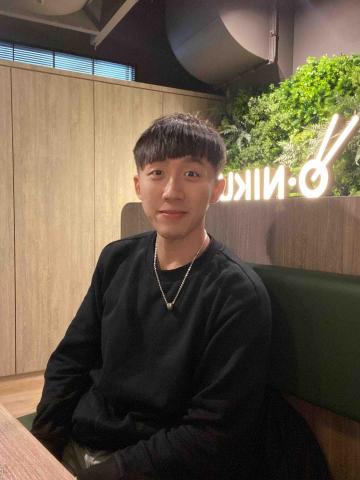 提供羽球規則服務的專家凌浩淳