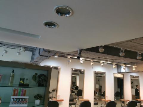 謝昇諺 - 髮廊鏡頭更換前 謝昇諺 - 髮廊鏡頭更換前