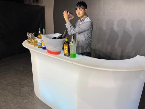 典典道具租借 - 【典典租借】七彩DJ吧檯
NT$ 3000 ～ NT$ 9500
七彩DJ吧檯
四片頂配 : 9500
三片標配 : 8000
任意自由配每片 : 3000
商品租借請洽業務窗口
公司電話： 0965-139663
                   0933-957700
ideaplansales2@gmail.com
