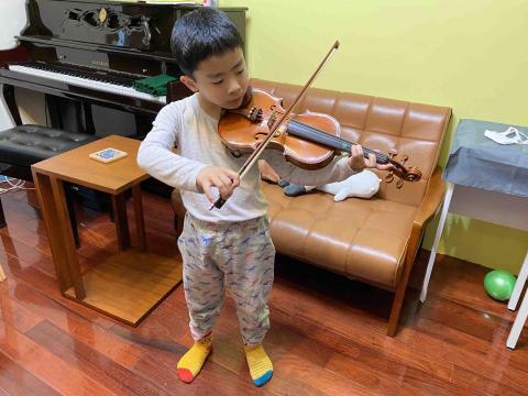 小行板音樂工作室 - 7歲小提琴初學