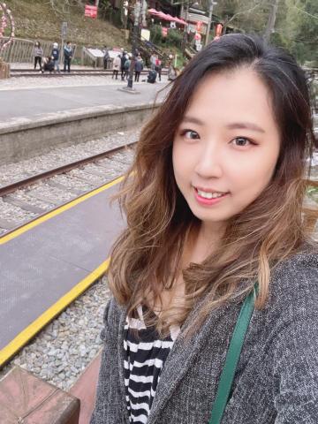 提供化妝品收納盒服務的專家鄭佑萱