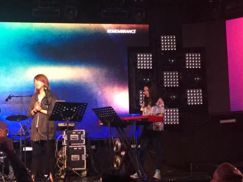 Irene ♫ - 鋼琴手側拍。