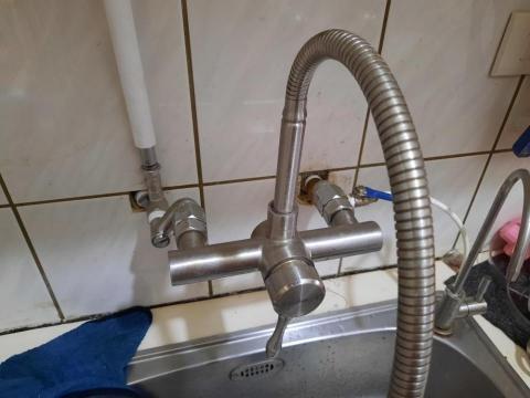 伙腿有限公司 - 熱水管更新配置(明管)