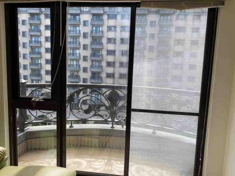 心家工作室 - 前陽台內外窗玻璃（清潔前）