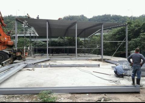 崧興工程行 - 搭建鐵皮屋工廠施工照,鐵皮屋找我們做就對了。 崧興工程行 - 搭建鐵皮屋工廠施工照,鐵皮屋找我們做就對了。