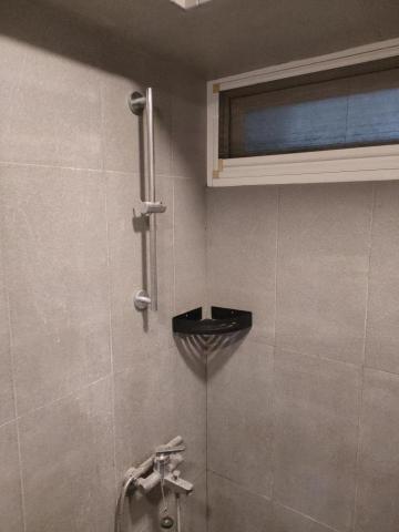 曬立捷水電工程 - 安裝沐浴乳置物三角架