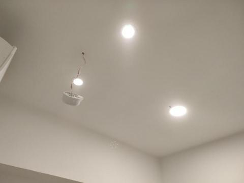 曬立捷水電工程 - 崁燈挖孔配線,安裝雙切開關