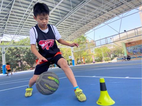 暴龍運動訓練營-Larry教練 - 家教班籃球訓練