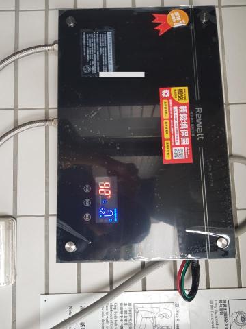 嘉福宅修、居家翻修、衛浴翻修 - 高級住宅戶，使用高級及熱式熱水器。