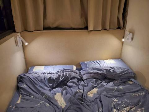 小張水電 - 完成後床頭燈左右各一個 小張水電 - 完成後床頭燈左右各一個