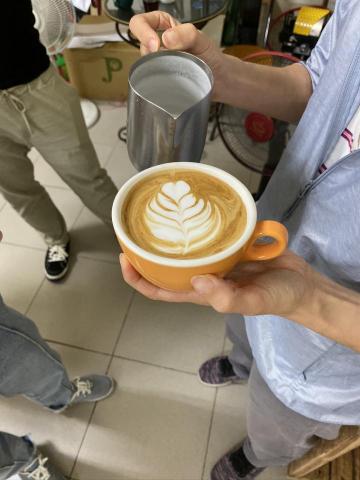 老麥精品咖啡學苑 - 學員拉花