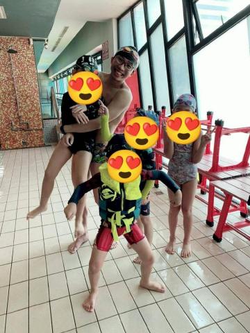 海鷗教練的游泳教室 - 與游泳學生攝影照(小學一年級) 海鷗教練的游泳教室 - 與游泳學生攝影照(小學一年級)