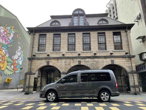 Roger  - 福斯Caddy Maxi百萬級七人座休旅車