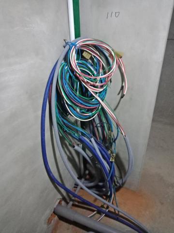 阿傑水電 - 線路拉線路