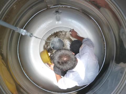 宗暉環保工程有限公司 - 清洗中