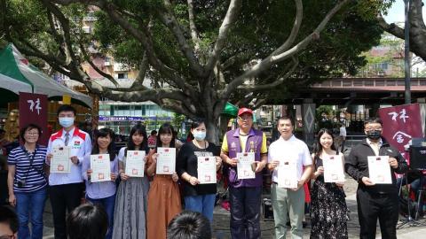 熊師傅深層經絡推拿按摩工作室 - 獲得里長的表揚 熊師傅深層經絡推拿按摩工作室 - 獲得里長的表揚