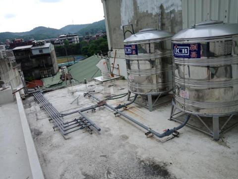 阿傑水電 - 水塔安裝配置水管