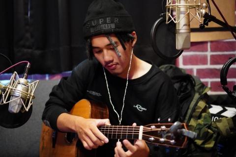  O.U Music 音樂工作室 - 客戶來OU錄製Cover