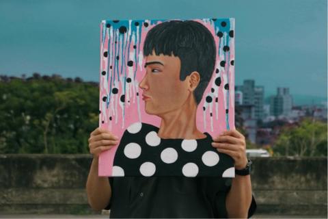 張致遠 - 徐sir與點點
-
樂觀、穩重、害羞。背後深藏不漏的表裡不一，但是好的表裡不一，有趣的表裡不一。
-
我在你身上看到單純的快樂，有感染力的快樂。
-
《徐sir》