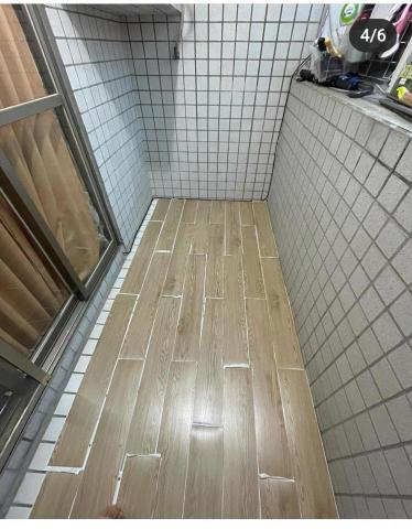 福勁工程 - 後陽台上木地板。 福勁工程 - 後陽台上木地板。