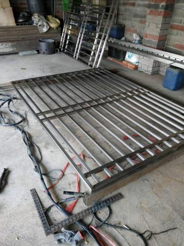 奇鑫.鐵皮屋.水電.高空拆瓦.屋頂.外牆隔熱.防水.穿鐵衣 - 防盜窗