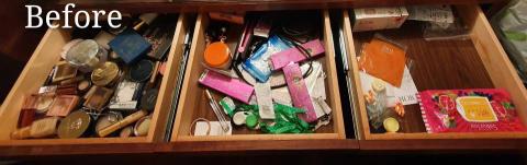 心.整理▪︎Fiona▪︎ - 抽屜裡的彩妝用品及小物，散亂擺放，使用時只能花時間翻找。