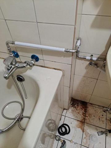 長岳水電工程行 - 廁所新增熱水明管