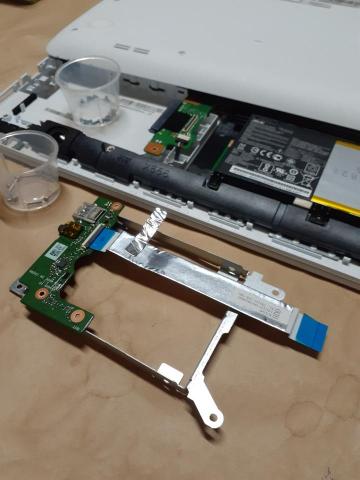 勤賢工作室 Jerry - 修理筆電內部 勤賢工作室 Jerry - 修理筆電內部