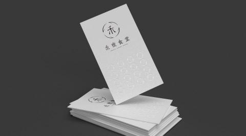 蛋次方設計 - 禾夜食堂
VI視覺設計 / 精緻名片:圓環輔助圖代表循環、重來、改進之精神,為符合此精神特地挑選400磅以上紙張,此紙張質而實綺、低調與華麗兼具,平實中帶有獨特極品之姿外,細細品味、觸摸,能帶出豐富的美感與品質,再透過珍珠燙強調環繞輔助圖的精美感,彷彿告訴每一位客人,每道料理都能讓您驚艷不已。 蛋次方設計 - 禾夜食堂
VI視覺設計 / 精緻名片:圓環輔助圖代表循環、重來、改進之精神,為符合此精神特地挑選400磅以上紙張,此紙張質而實綺、低調與華麗兼具,平實中帶有獨特極品之姿外,細細品味、觸摸,能帶出豐富的美感與品質,再透過珍珠燙強調環繞輔助圖的精美感,彷彿告訴每一位客人,每道料理都能讓您驚艷不已。