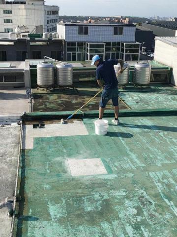 龍彩工程行 - 屋頂防水pu重新施作