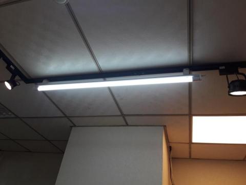 亮明家照明實業 - 軌道T8日光燈