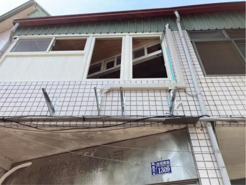 鋐源冷氣工程行 - 南區徐先生 購買4台禾聯5.6一級變頻冷專             簡單的裝潢 先來拉銅管打架子 鋐源冷氣工程行 - 南區徐先生 購買4台禾聯5.6一級變頻冷專             簡單的裝潢 先來拉銅管打架子