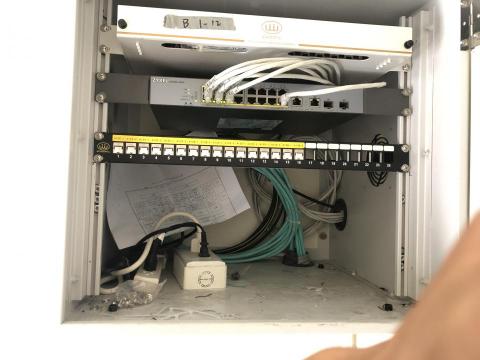 華翔駿通訊科技 - cat6A配線施工