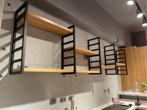 李柏慶 - 牆面層板架