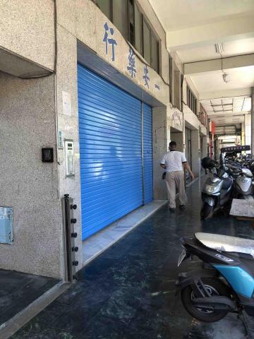 廣宬工程行 - 鐵門上漆