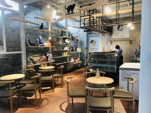 吳依庭 - 廈門-黑貓咖啡廳