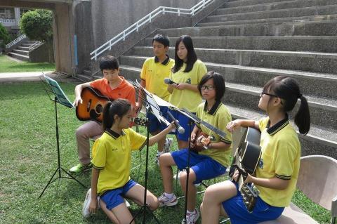 王凱霆 - 帶領石岡國中吉他社