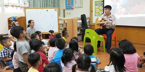 王凱霆 - 替代役服役期間帶領小朋友吉他課