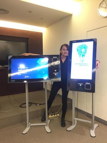 Vivian Kuo - 於台灣最大工業電腦物聯網產業實習，為期兩個月的Kiosk專案獲得銀獎