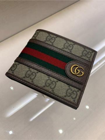 Samantha - 專業的精品銷售人員